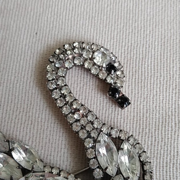 SWAN CRYSTAL ICE BROOCH - Picture 2 of 8